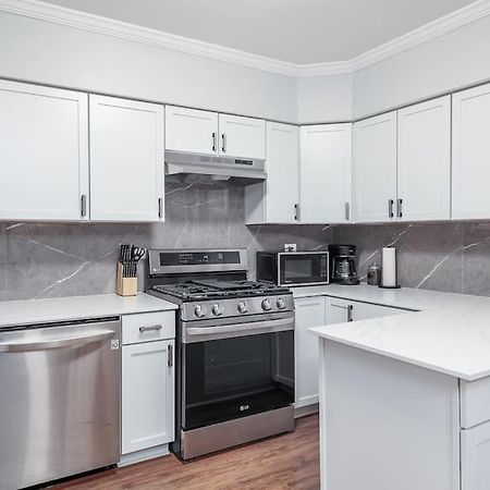 Beautiful Remodeled Penthouse Unit In Old Town Villa Chicago Eksteriør billede